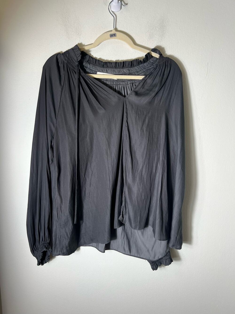 Womens Musturd Seed Gray V-Neck Blouse Sz M